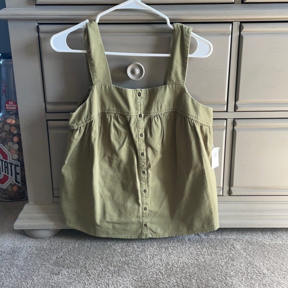 Old Navy sleeveless button up tank